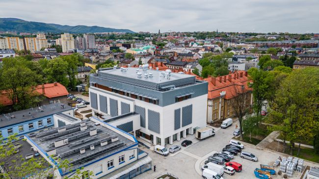 Powiększ zdjęcie: Nowy budynek Beskidzkiego Centrum Onkologii Szpitala Miejskiego w Bielsku-Białej, przy ul. Wyzwolenia 18